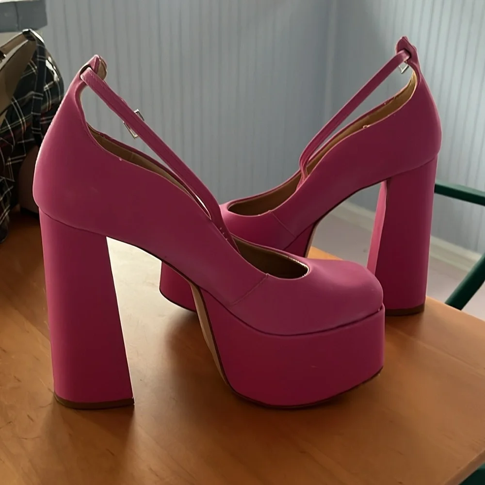 💗Schultz 💕platform pink heels 7.5 women’s❤️
